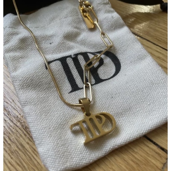 Typed Taylor necklace - Picture 2 of 3